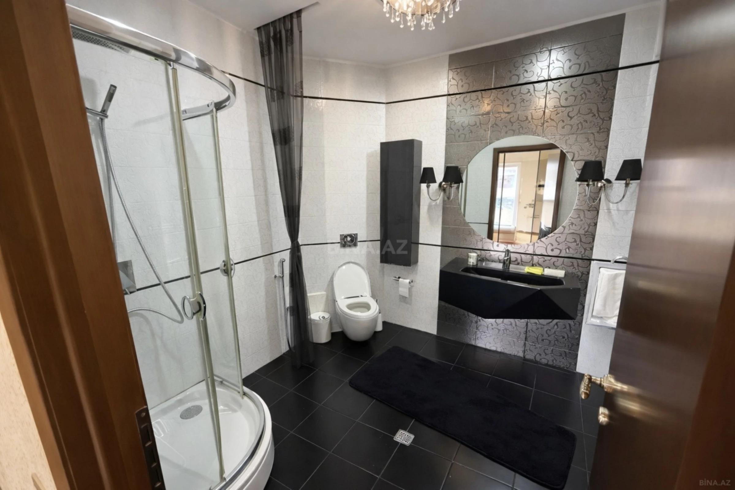 Satılır 5 otaqlı mənzil 390 m²