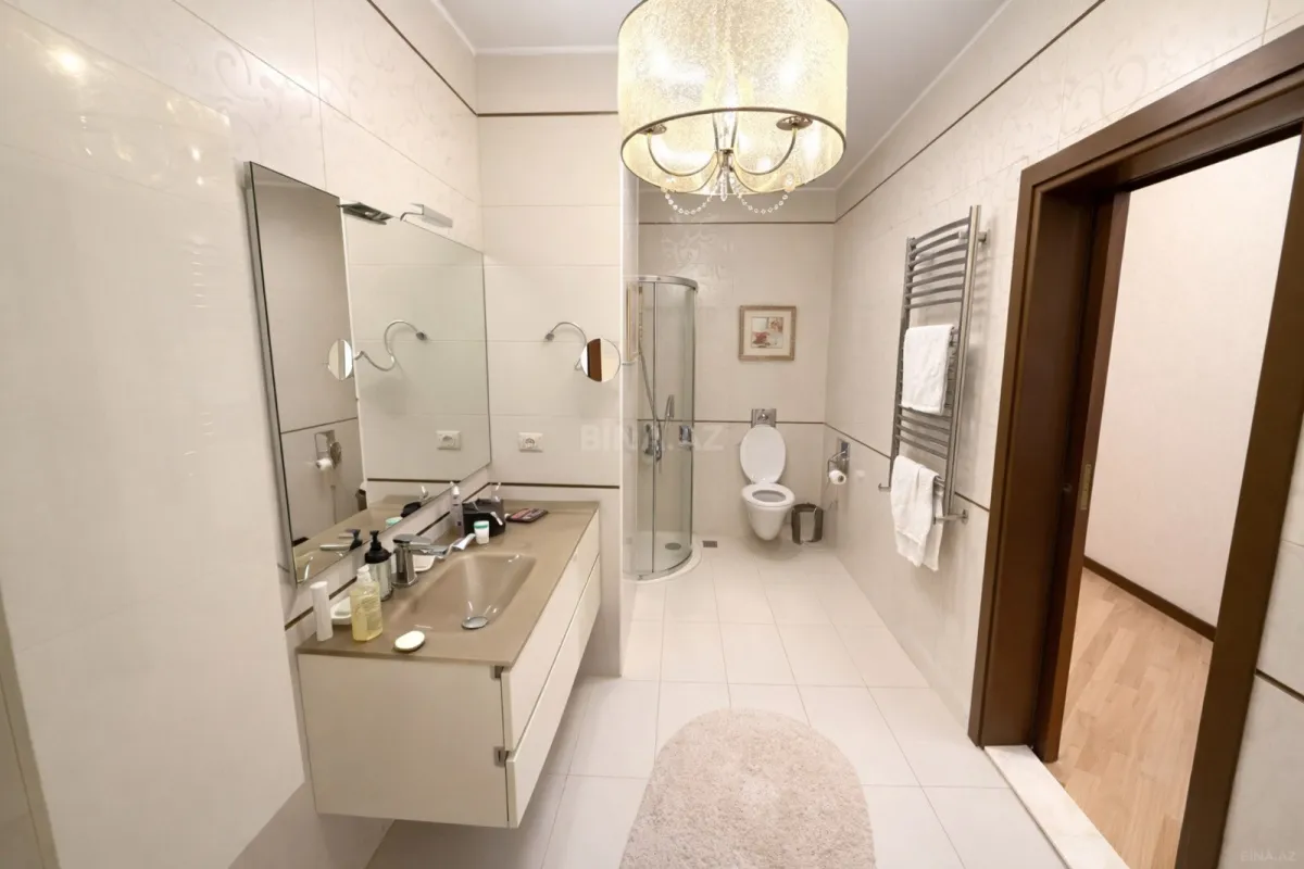 Satılır 5 otaqlı mənzil 390 m²