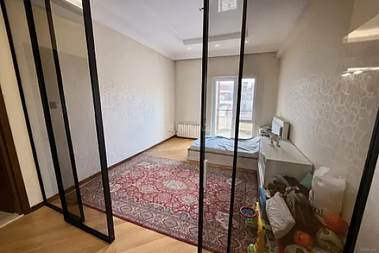 Satılır 5 otaqlı mənzil 390 m²