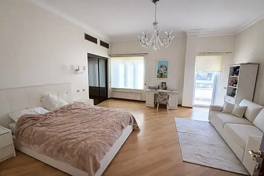 Satılır 5 otaqlı mənzil 390 m²
