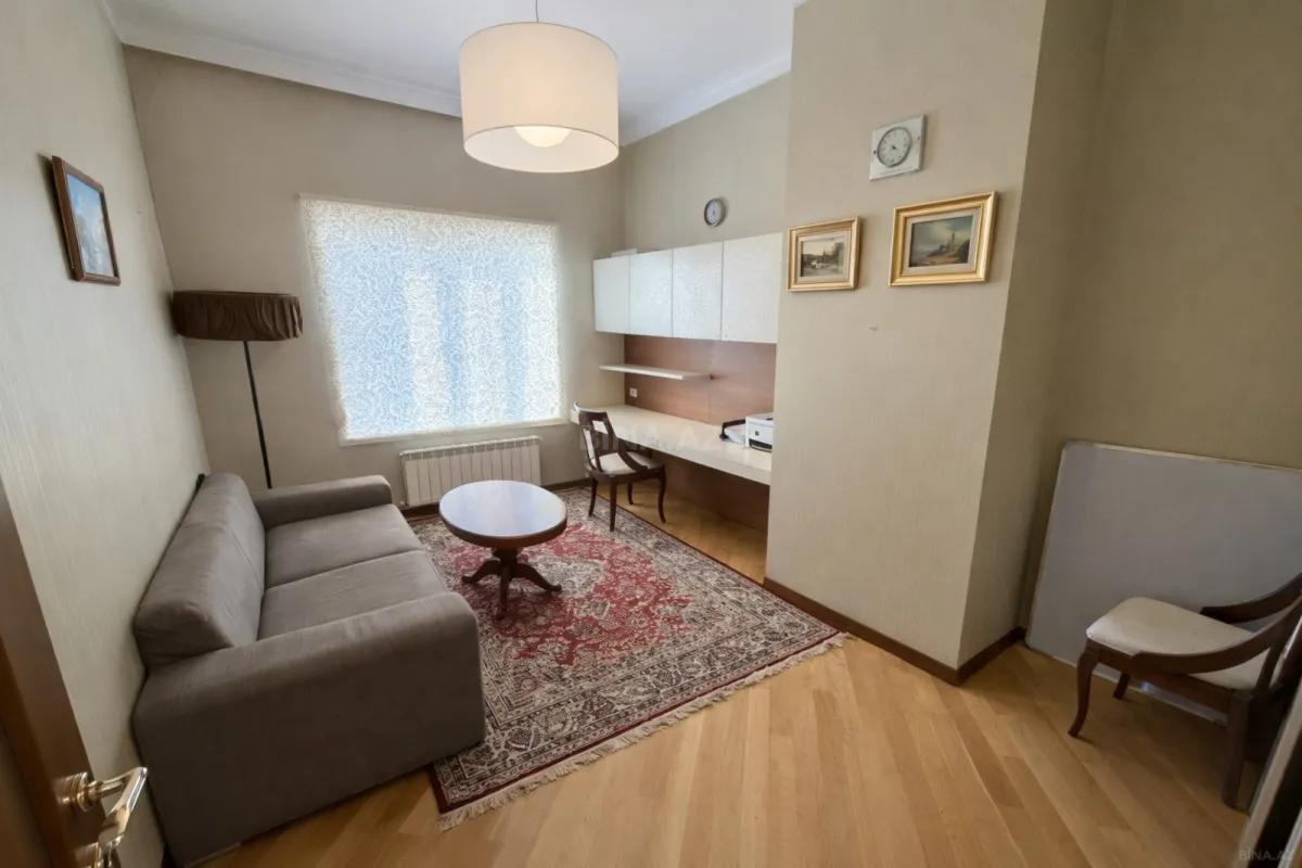 Satılır 5 otaqlı mənzil 390 m²