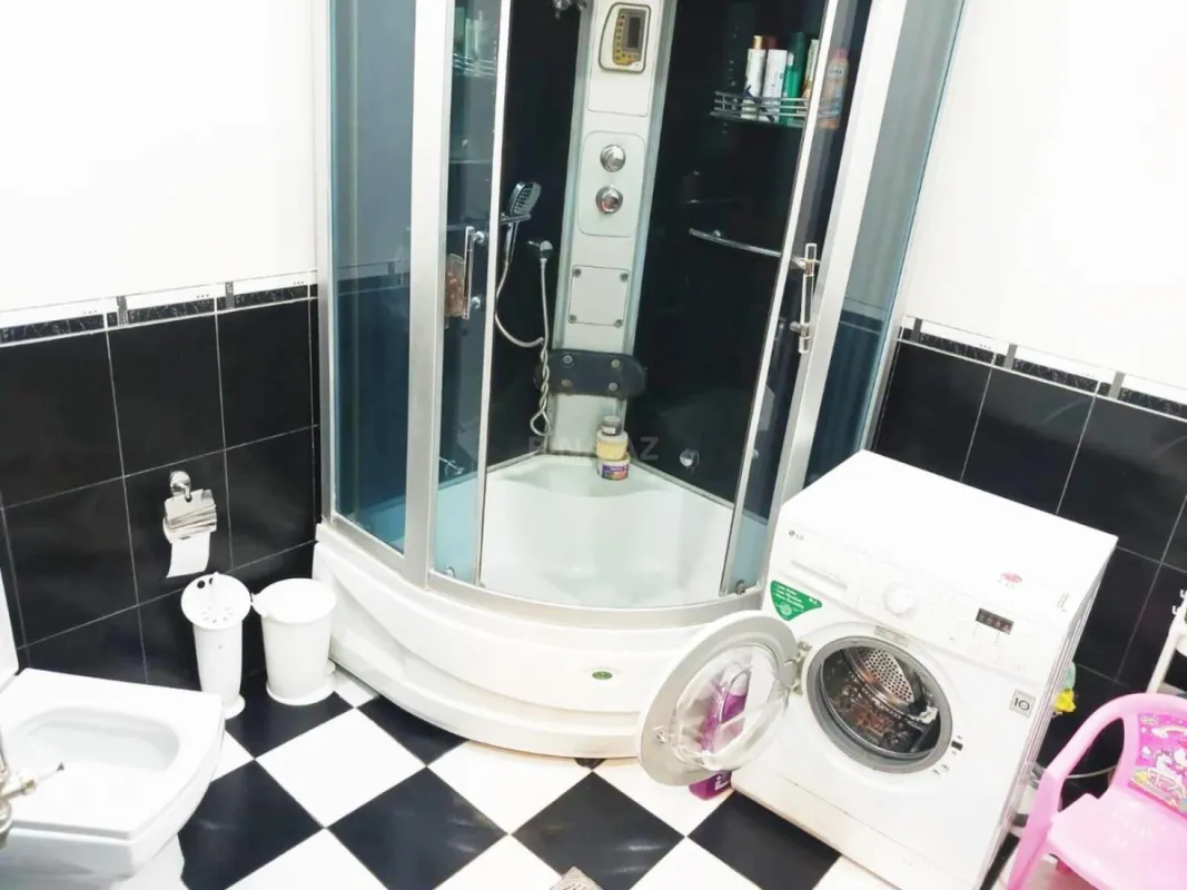 Satılır 3 otaqlı mənzil 135 m²