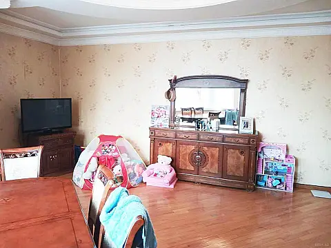 Satılır 3 otaqlı mənzil 135 m²