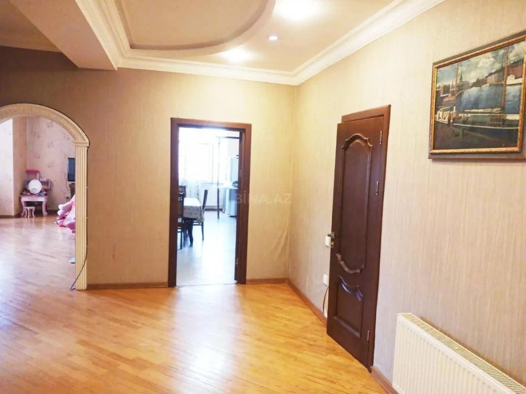 Satılır 3 otaqlı mənzil 135 m²