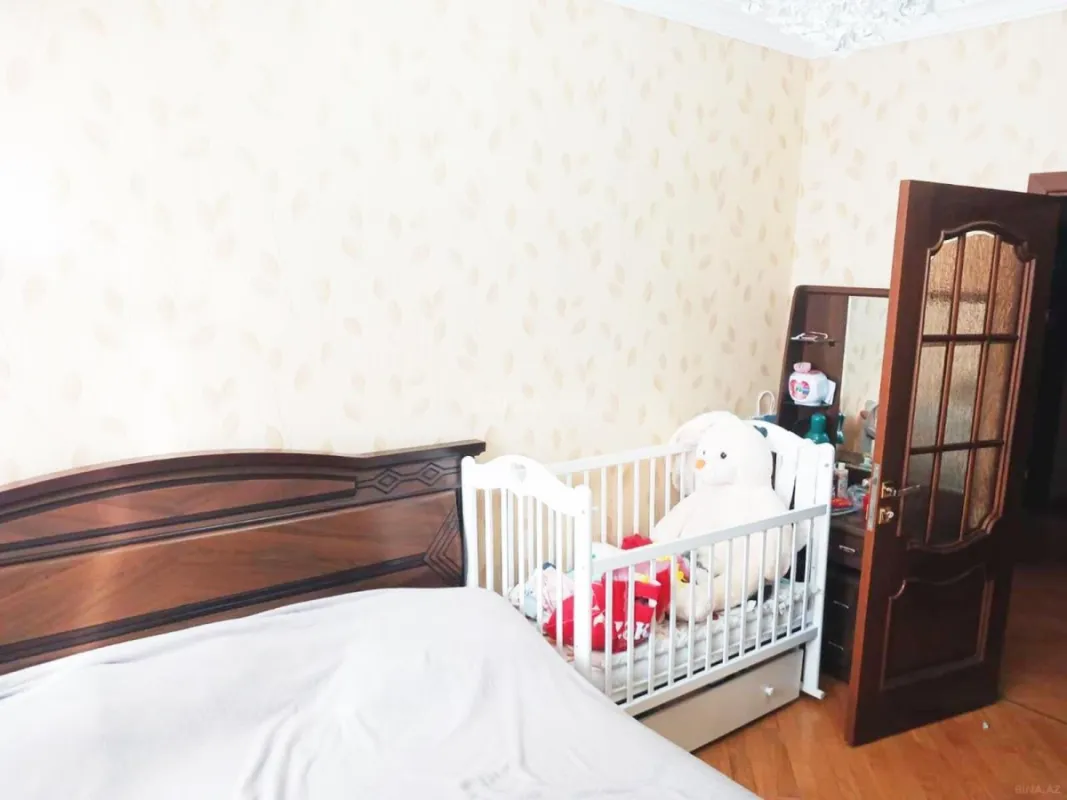 Satılır 3 otaqlı mənzil 135 m²