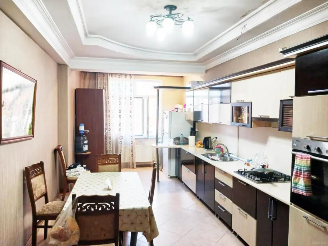 Satılır 3 otaqlı mənzil 135 m²