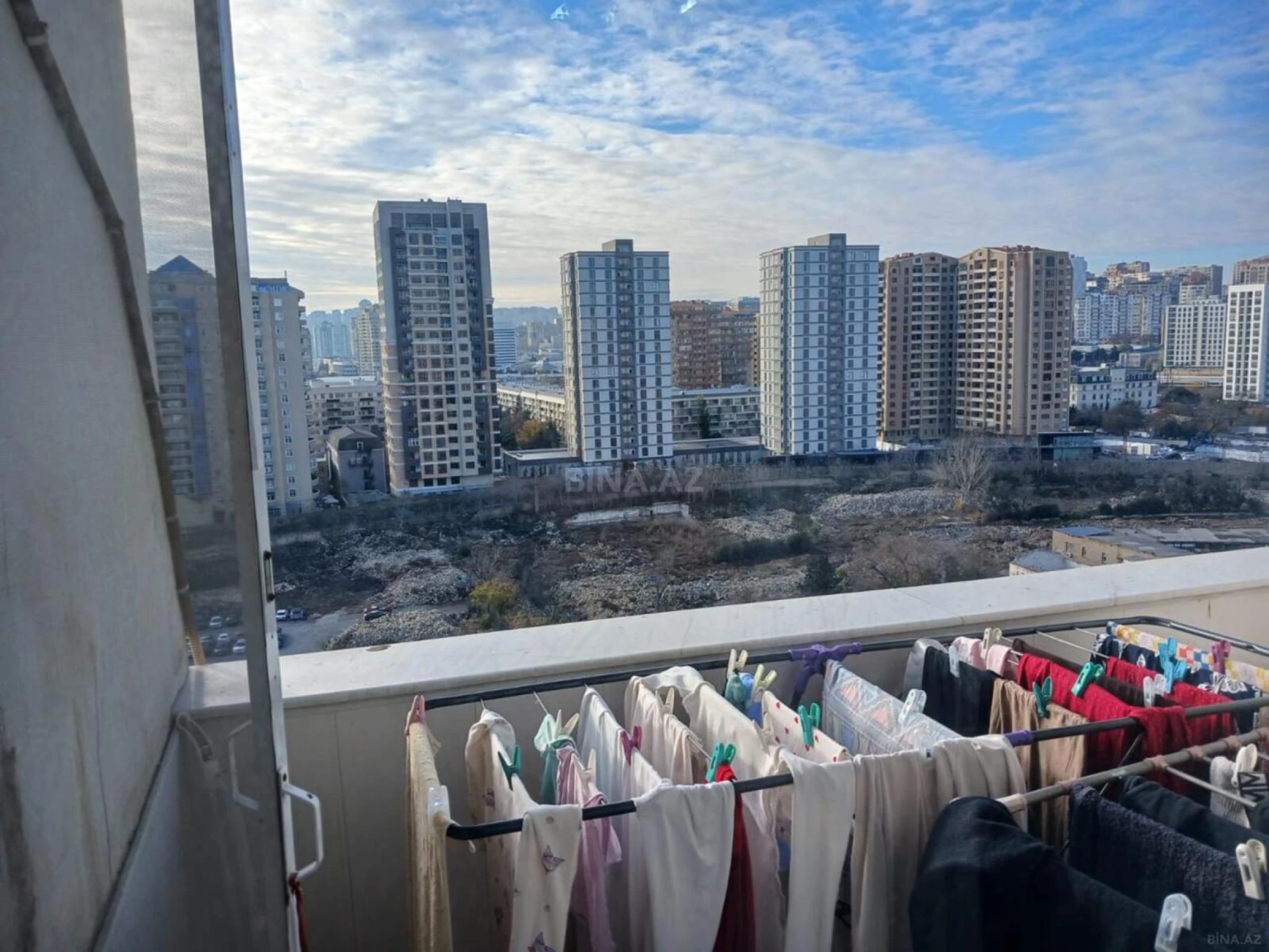 Satılır 3 otaqlı mənzil 135 m²