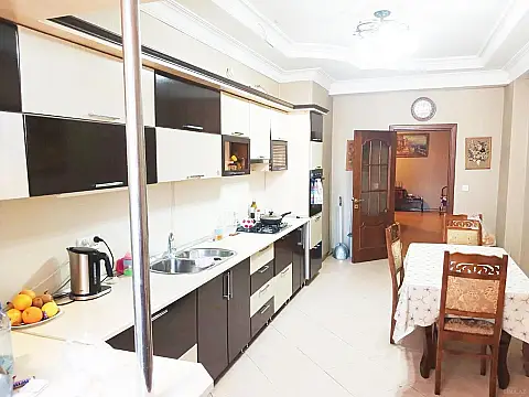 Satılır 3 otaqlı mənzil 135 m²