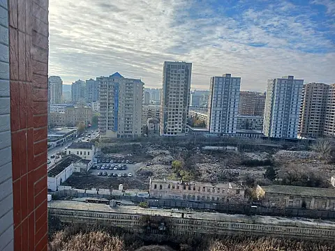 Satılır 3 otaqlı mənzil 135 m²