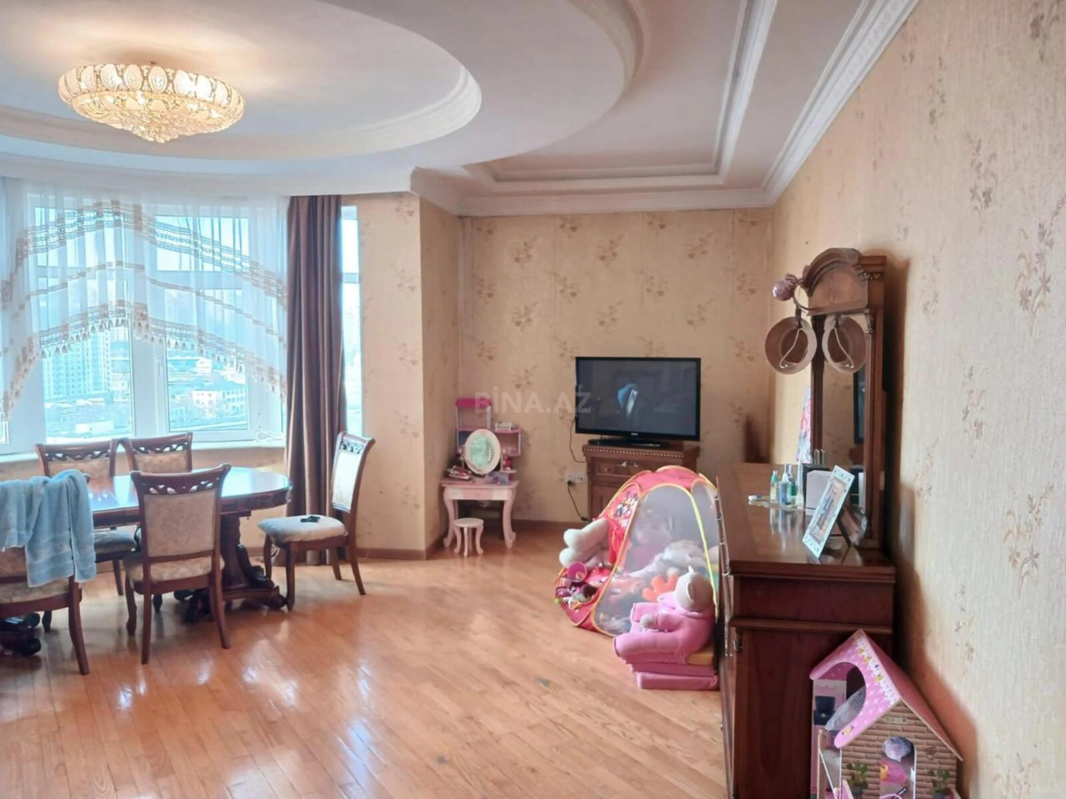 Satılır 3 otaqlı mənzil 135 m²