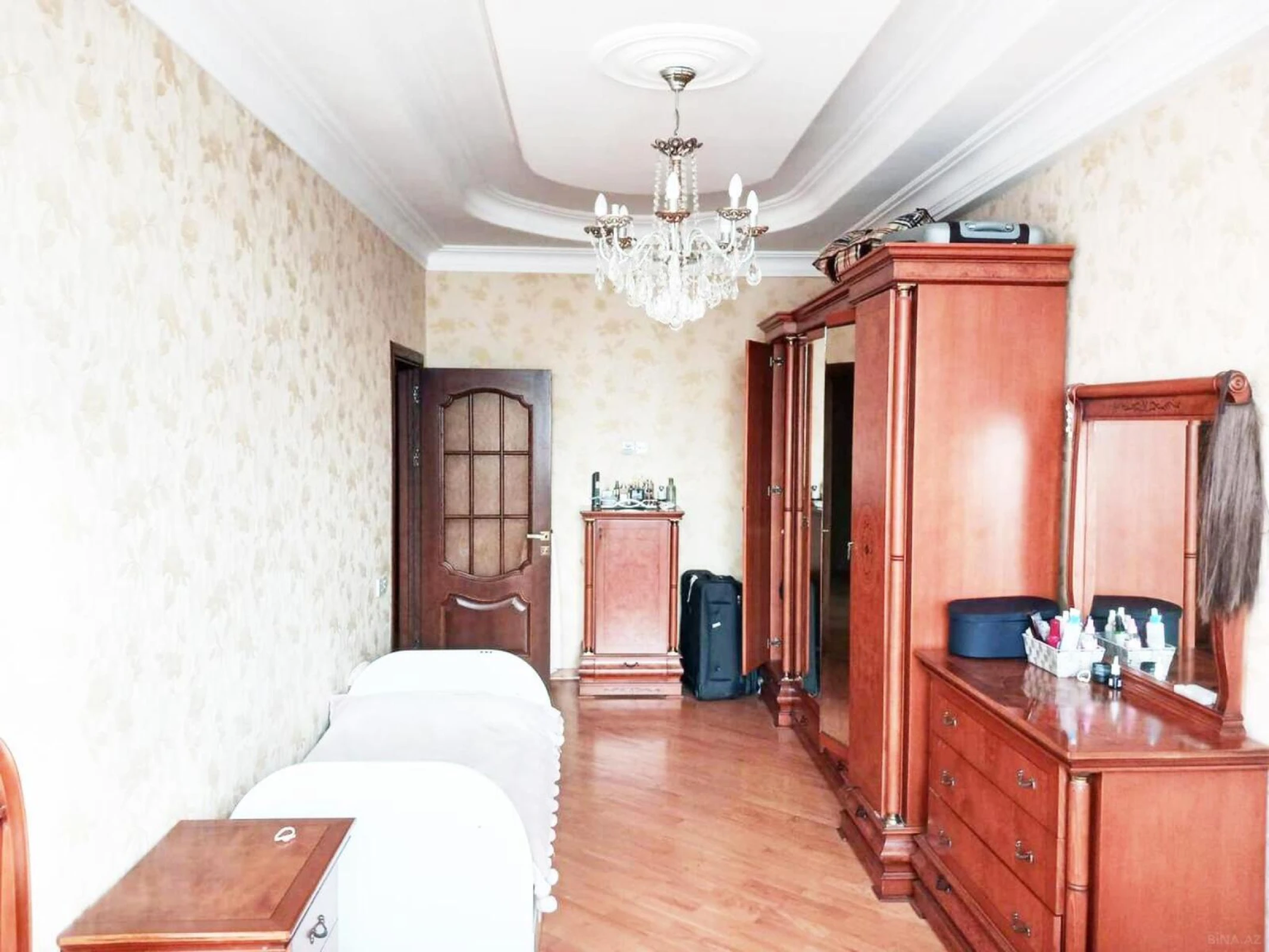 Satılır 3 otaqlı mənzil 135 m²