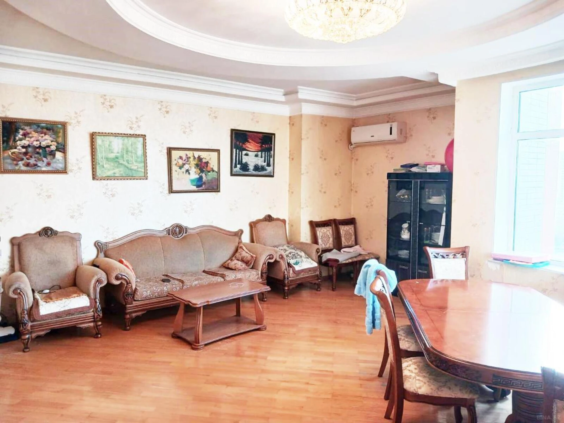Satılır 3 otaqlı mənzil 135 m²