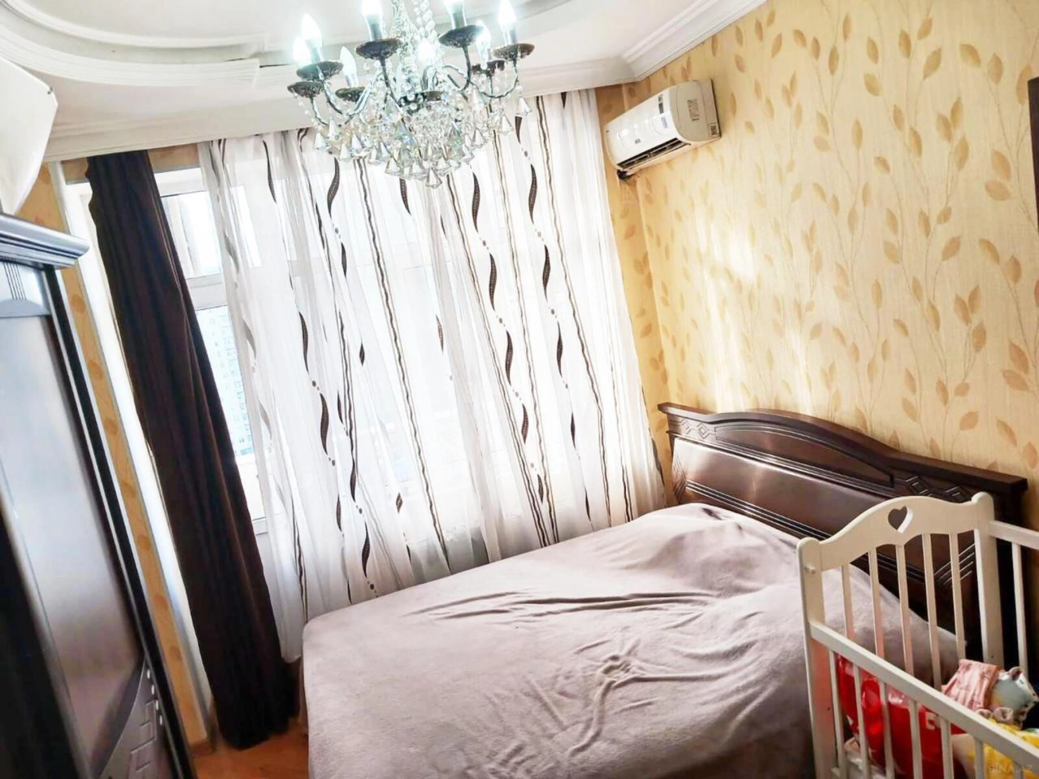 Satılır 3 otaqlı mənzil 135 m²