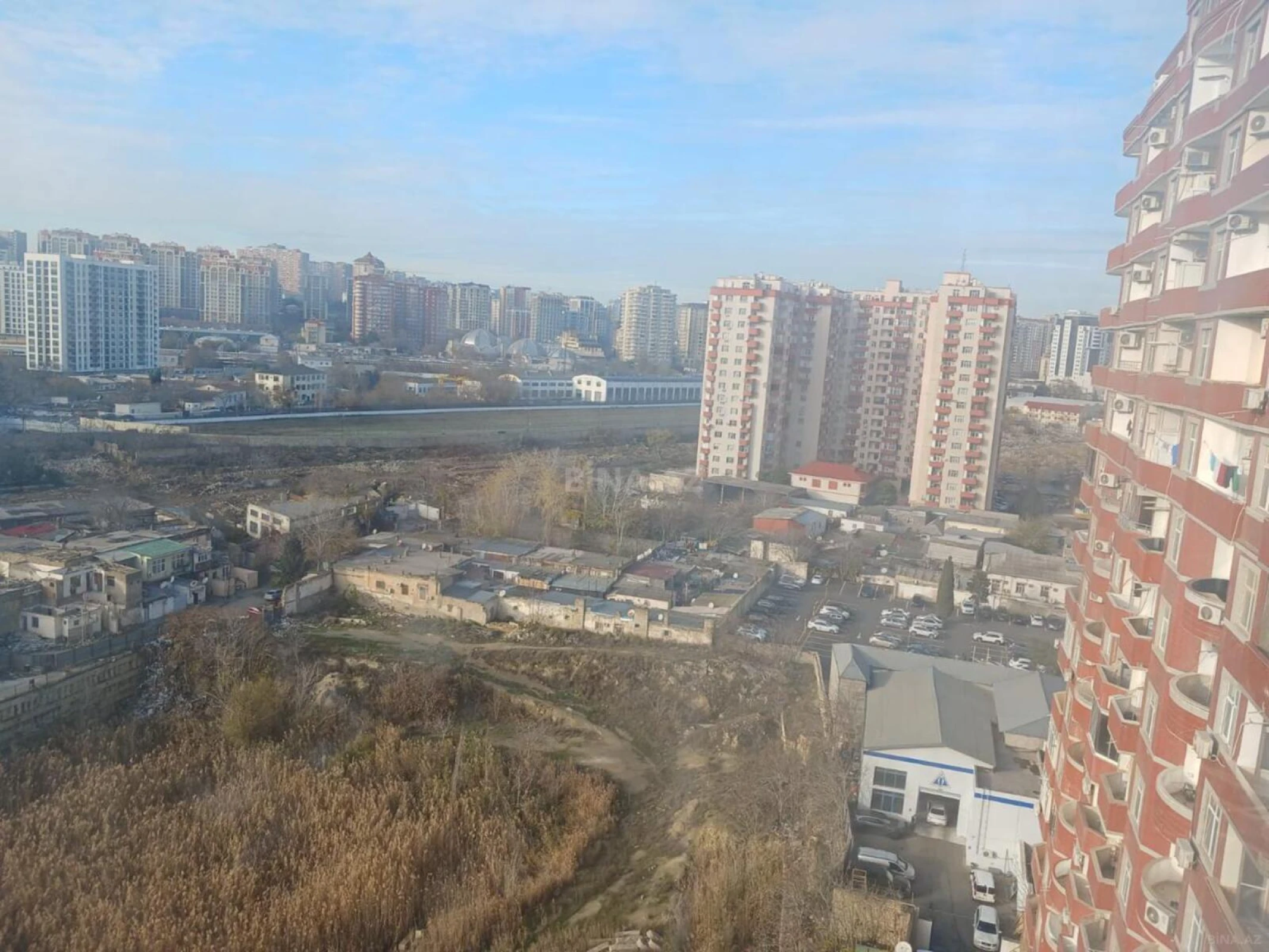 Satılır 3 otaqlı mənzil 135 m²