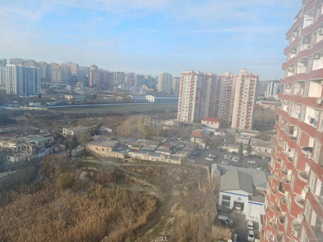 Satılır 3 otaqlı mənzil 135 m²