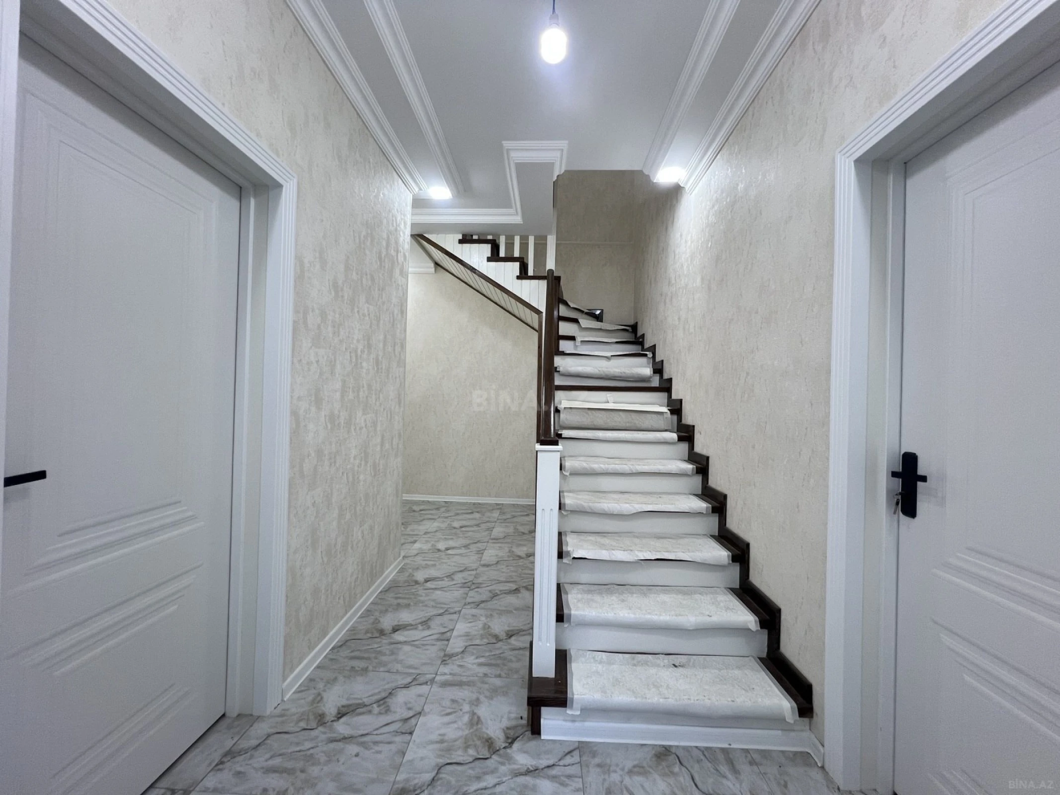 Satılır 4 otaqlı həyət evi 140 m²