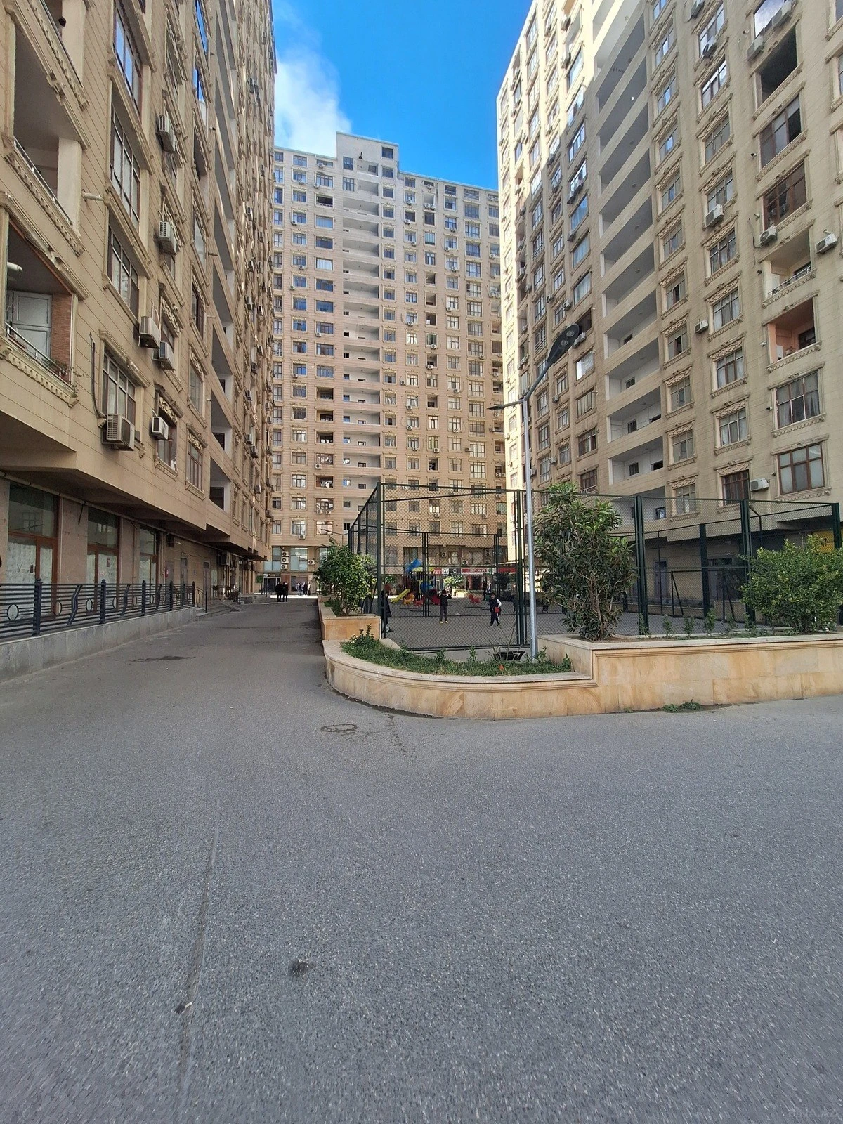 Satılır 2 otaqlı mənzil 70 m²