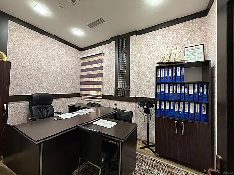 Satılır 10 otaqlı ofis 580 m²