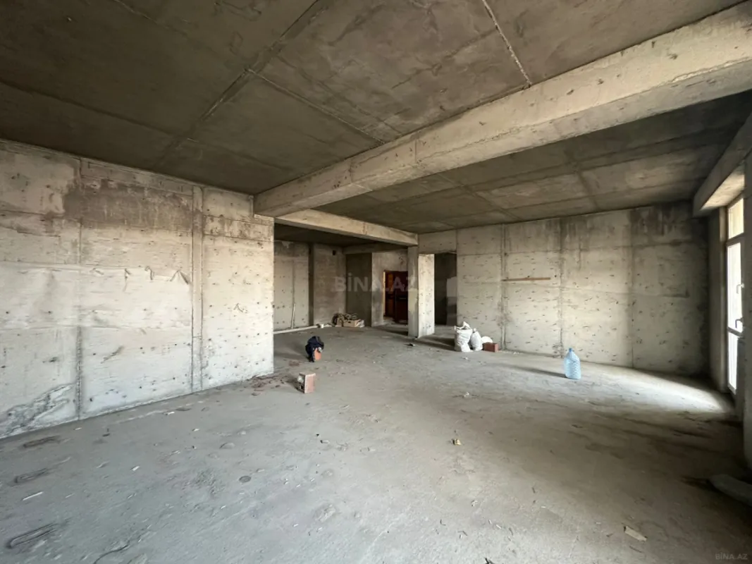 Satılır 4 otaqlı mənzil 174 m²