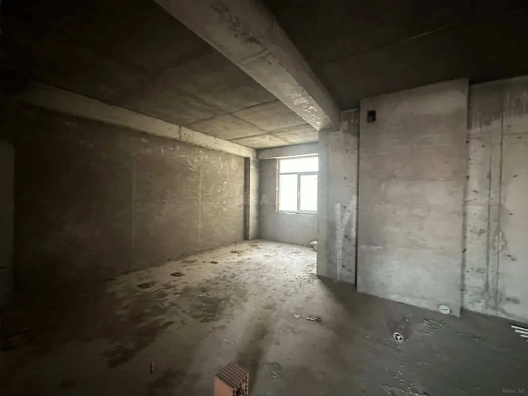 Satılır 4 otaqlı mənzil 174 m²