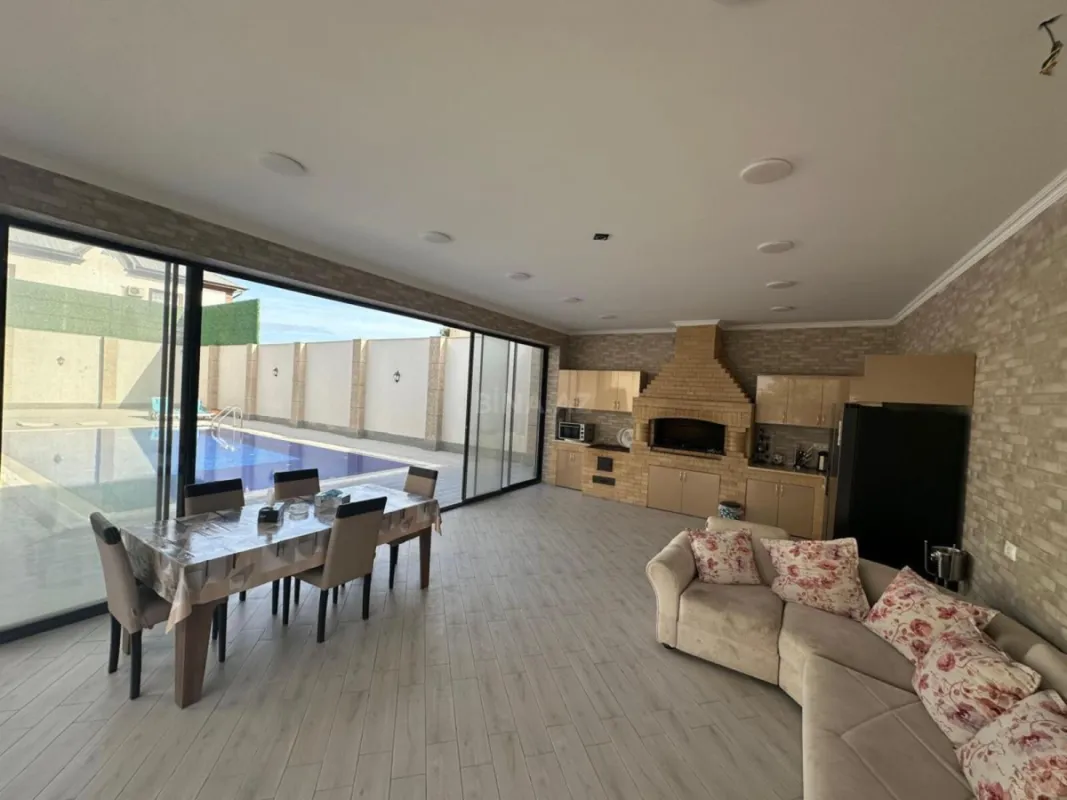 Satılır 6 otaqlı həyət evi 240 m²