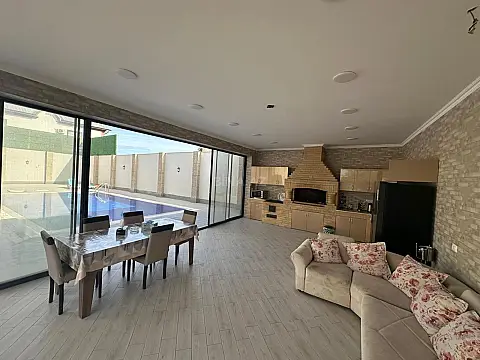 Satılır 6 otaqlı həyət evi 240 m²
