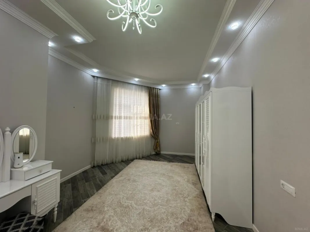 Satılır 6 otaqlı həyət evi 240 m²
