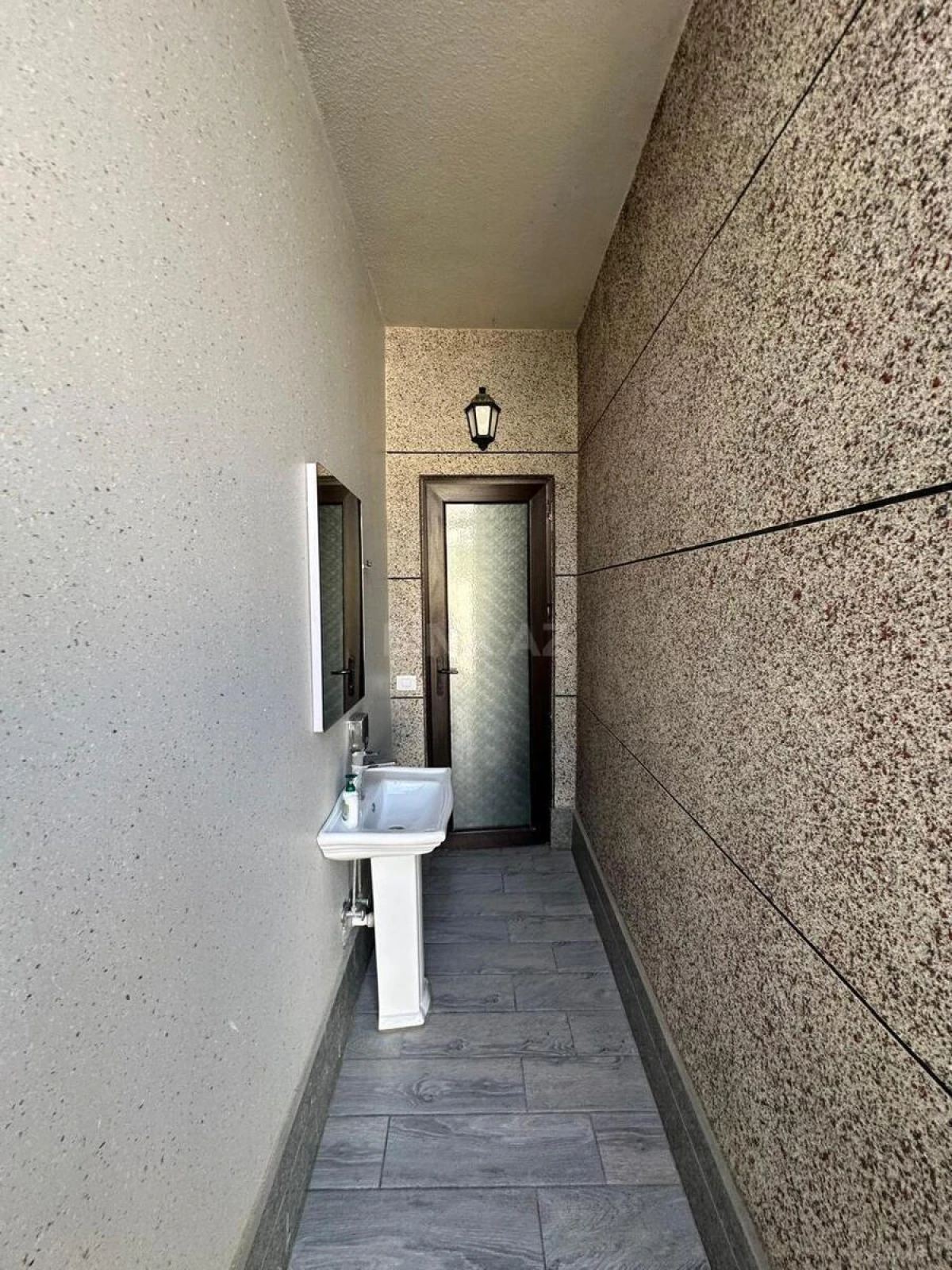 Satılır 6 otaqlı həyət evi 240 m²