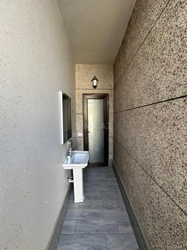 Satılır 6 otaqlı həyət evi 240 m²