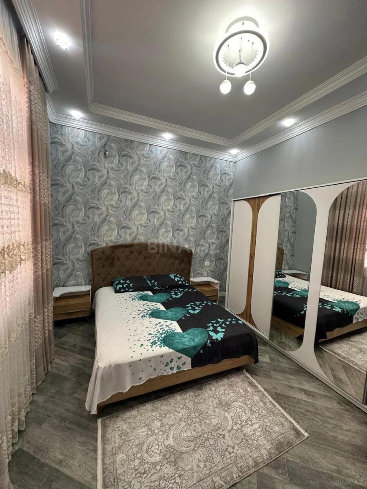 Satılır 6 otaqlı həyət evi 240 m²