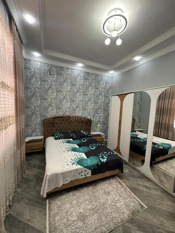 Satılır 6 otaqlı həyət evi 240 m²