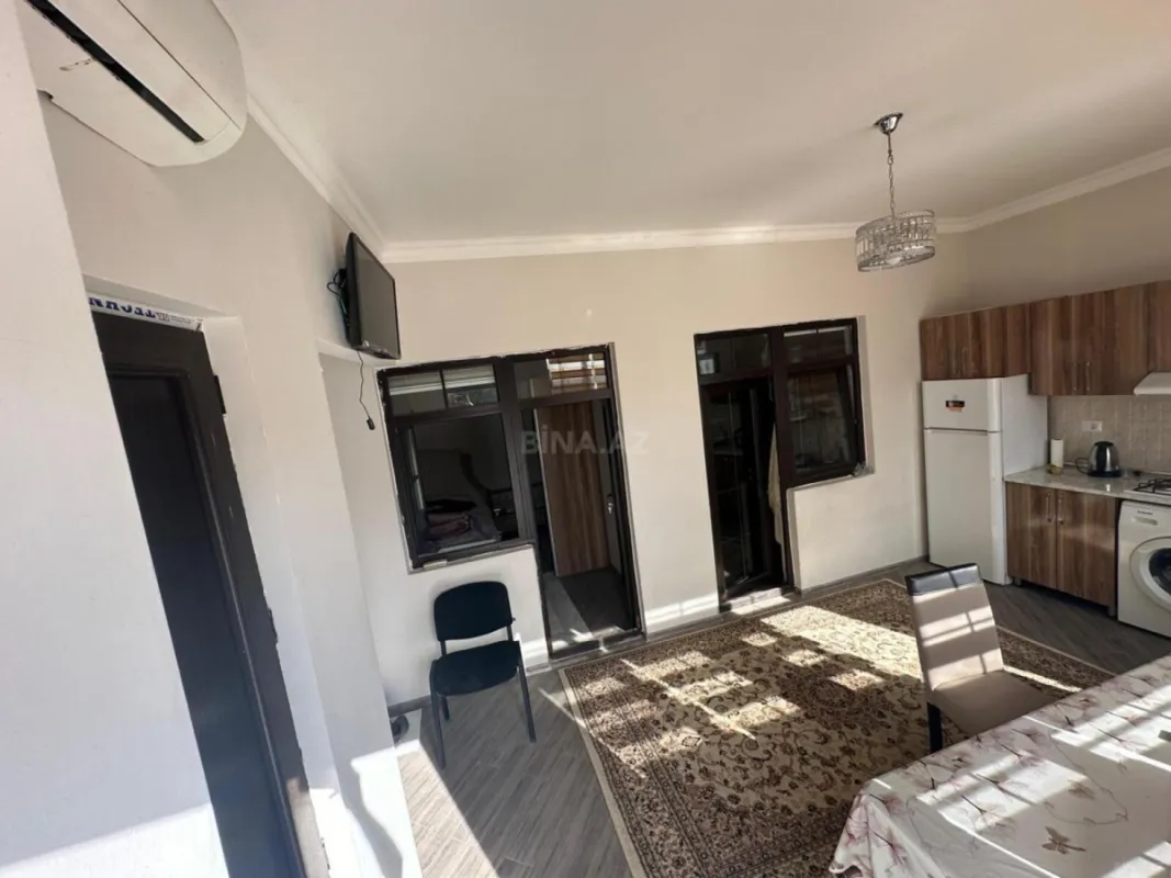 Satılır 6 otaqlı həyət evi 240 m²
