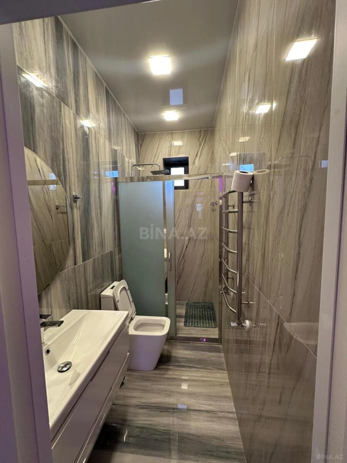 Satılır 6 otaqlı həyət evi 240 m²