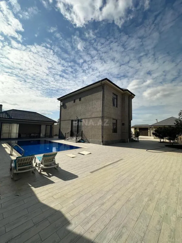 Satılır 6 otaqlı həyət evi 240 m²
