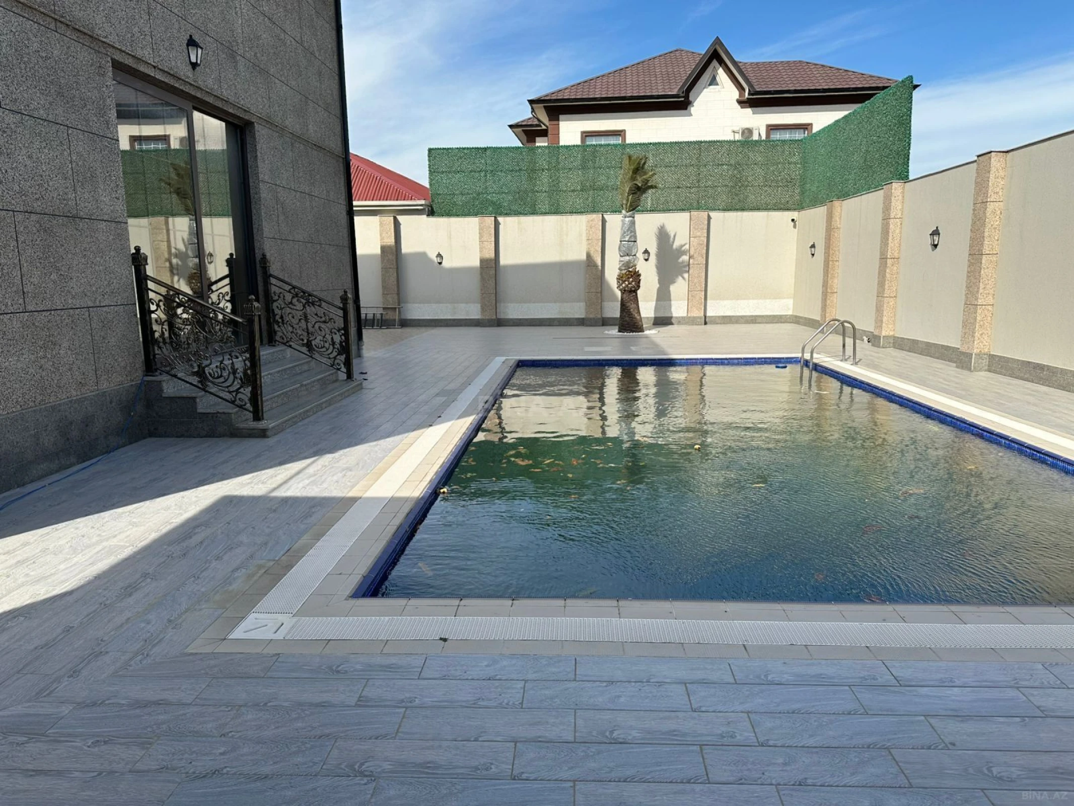 Satılır 6 otaqlı həyət evi 240 m²