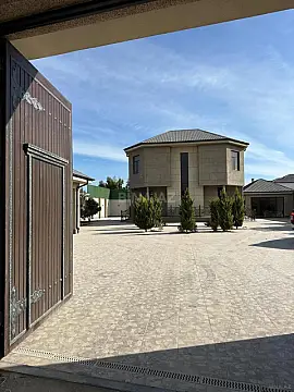 Satılır 6 otaqlı həyət evi 240 m²