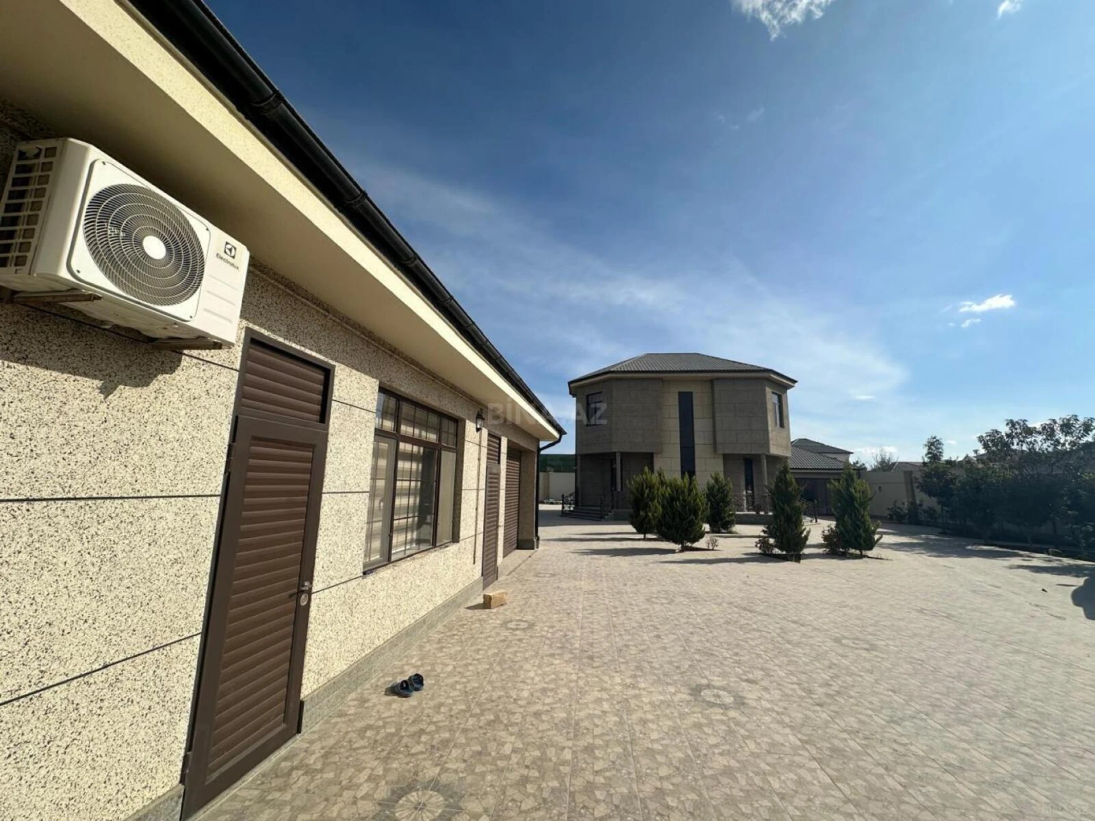 Satılır 6 otaqlı həyət evi 240 m²