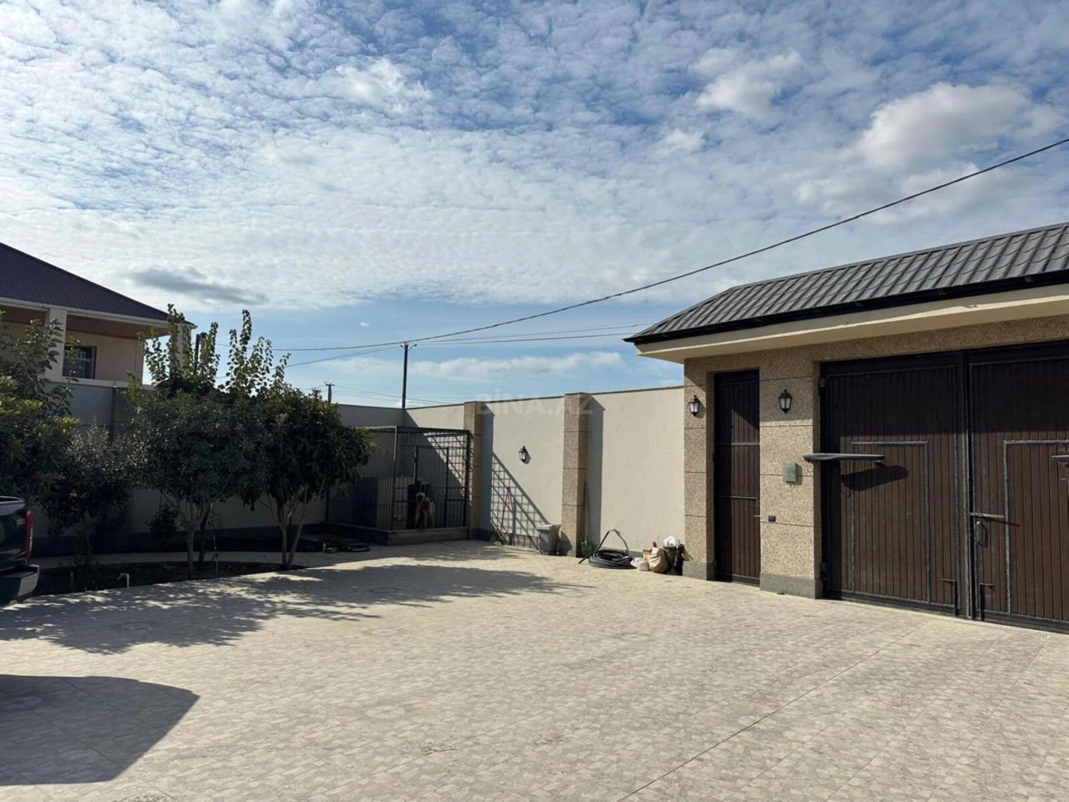 Satılır 6 otaqlı həyət evi 240 m²