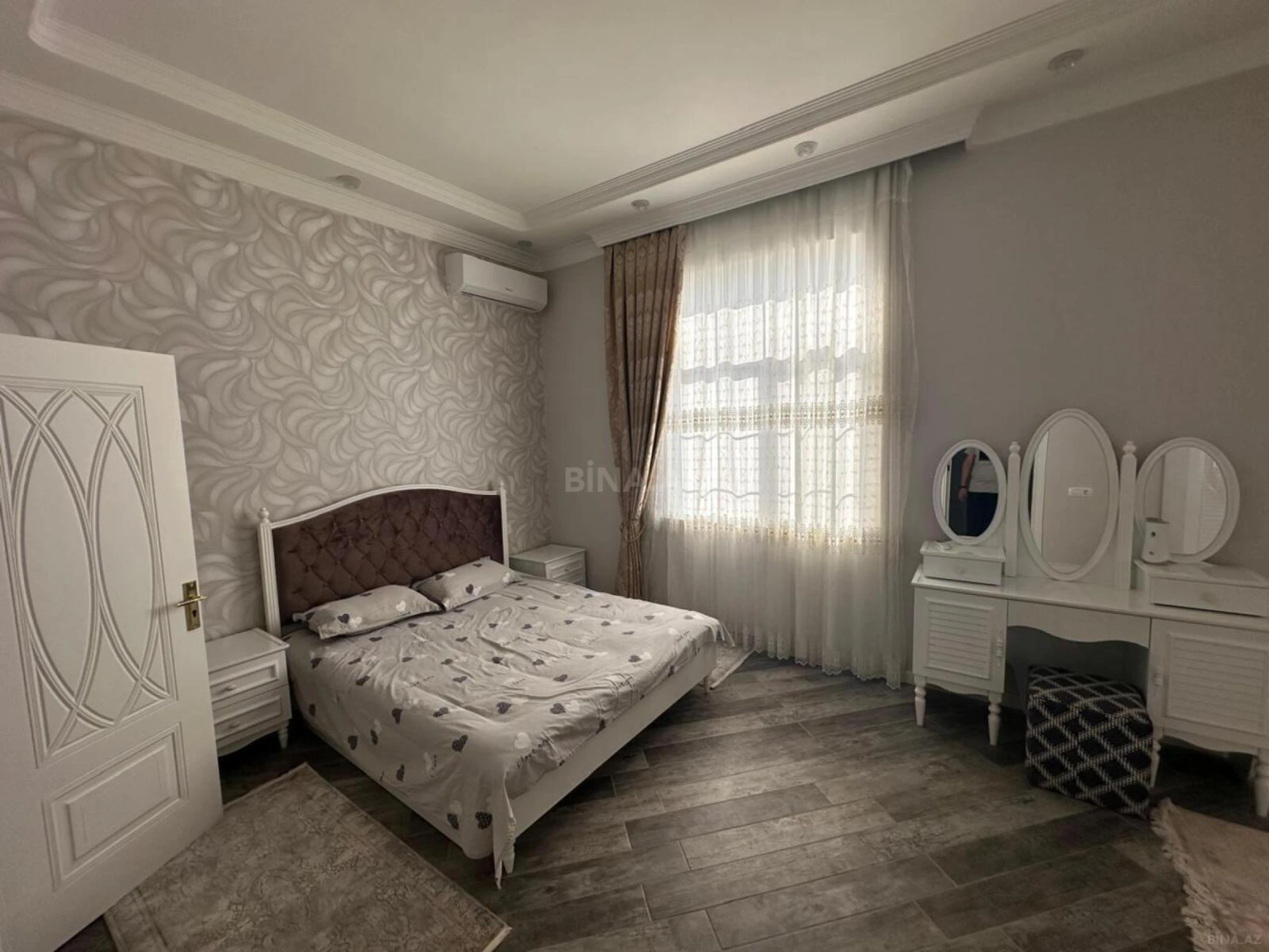 Satılır 6 otaqlı həyət evi 240 m²