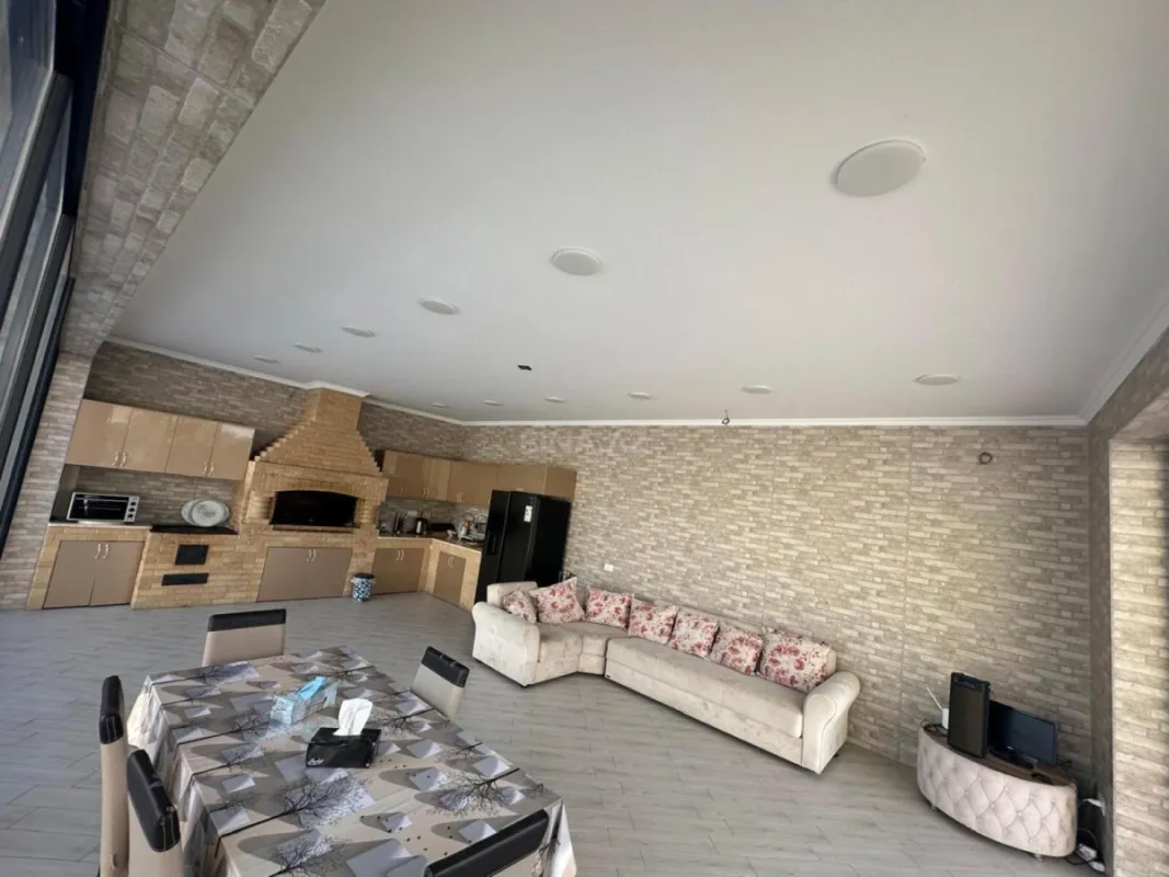 Satılır 6 otaqlı həyət evi 240 m²