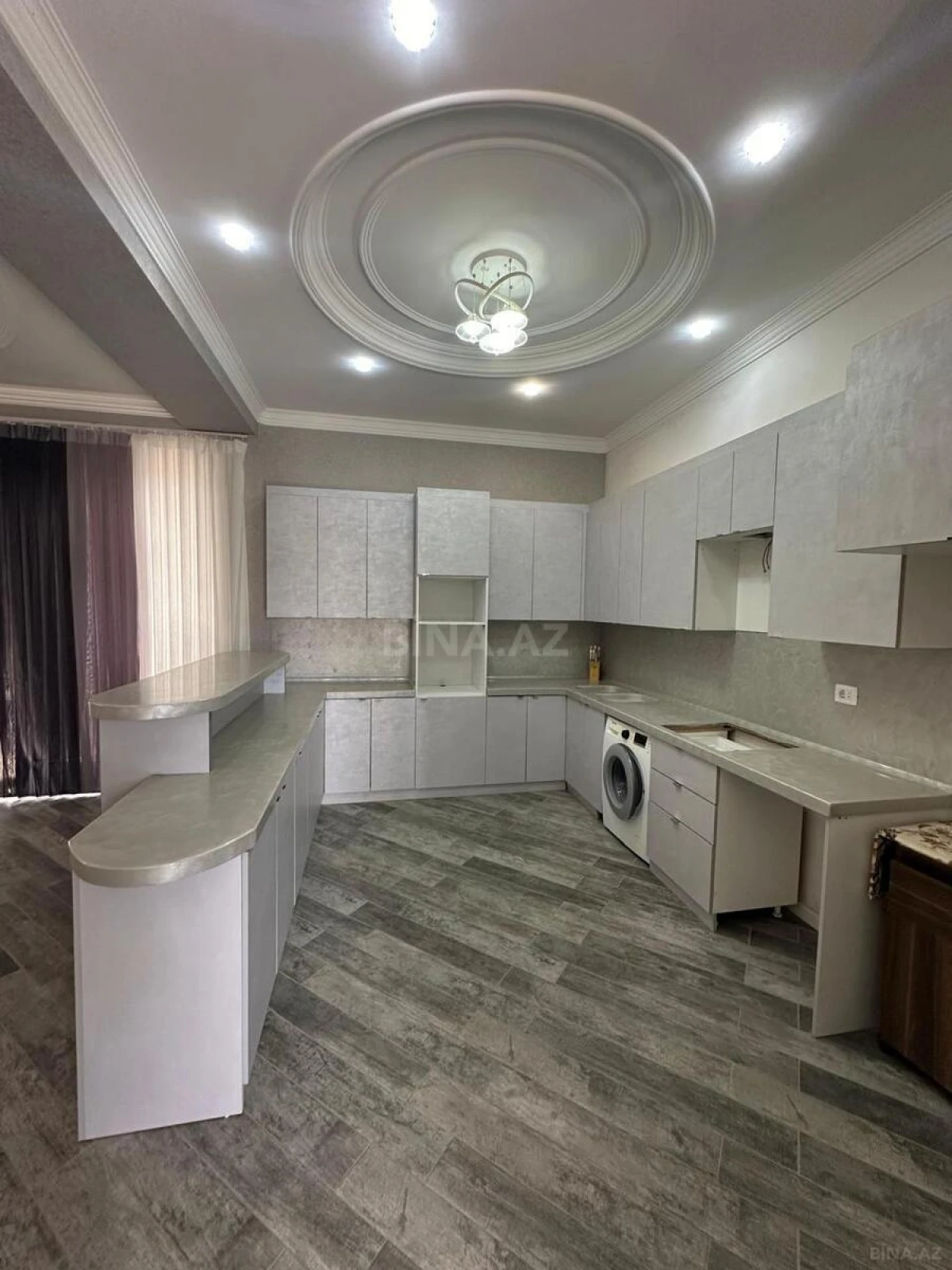 Satılır 6 otaqlı həyət evi 240 m²