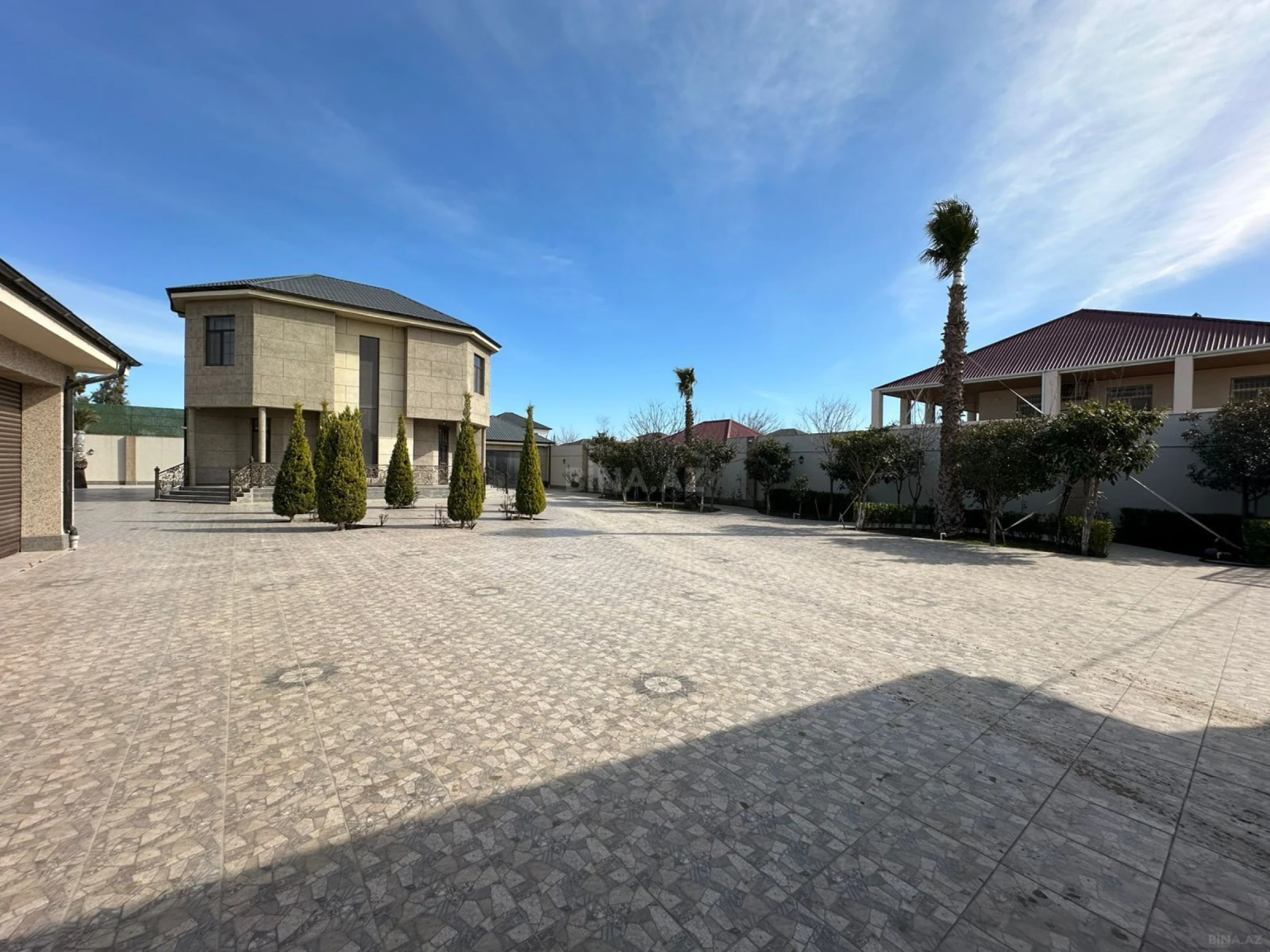 Satılır 6 otaqlı həyət evi 240 m²