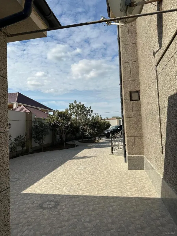 Satılır 6 otaqlı həyət evi 240 m²