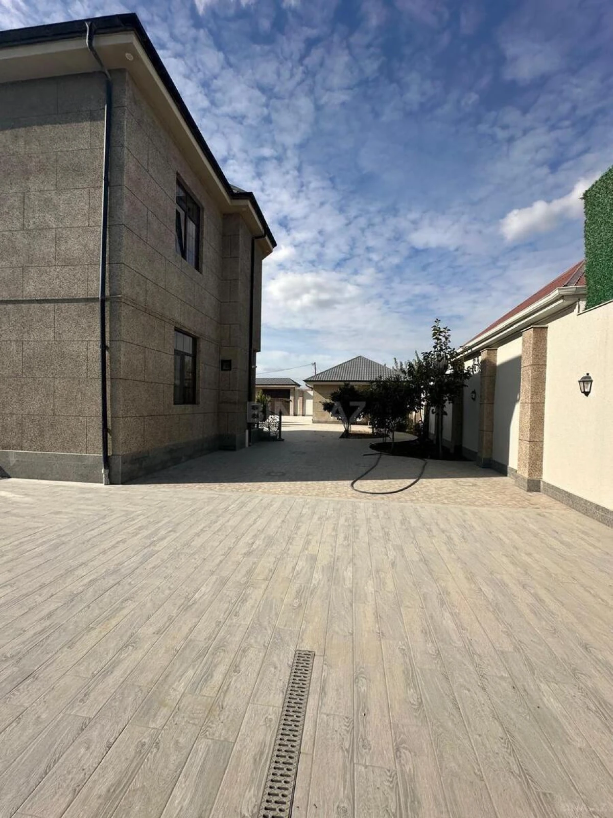 Satılır 6 otaqlı həyət evi 240 m²