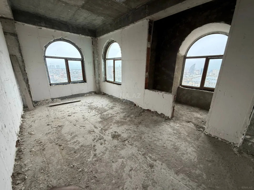 Satılır 4 otaqlı mənzil 118 m²