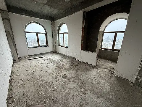 Satılır 4 otaqlı mənzil 118 m²