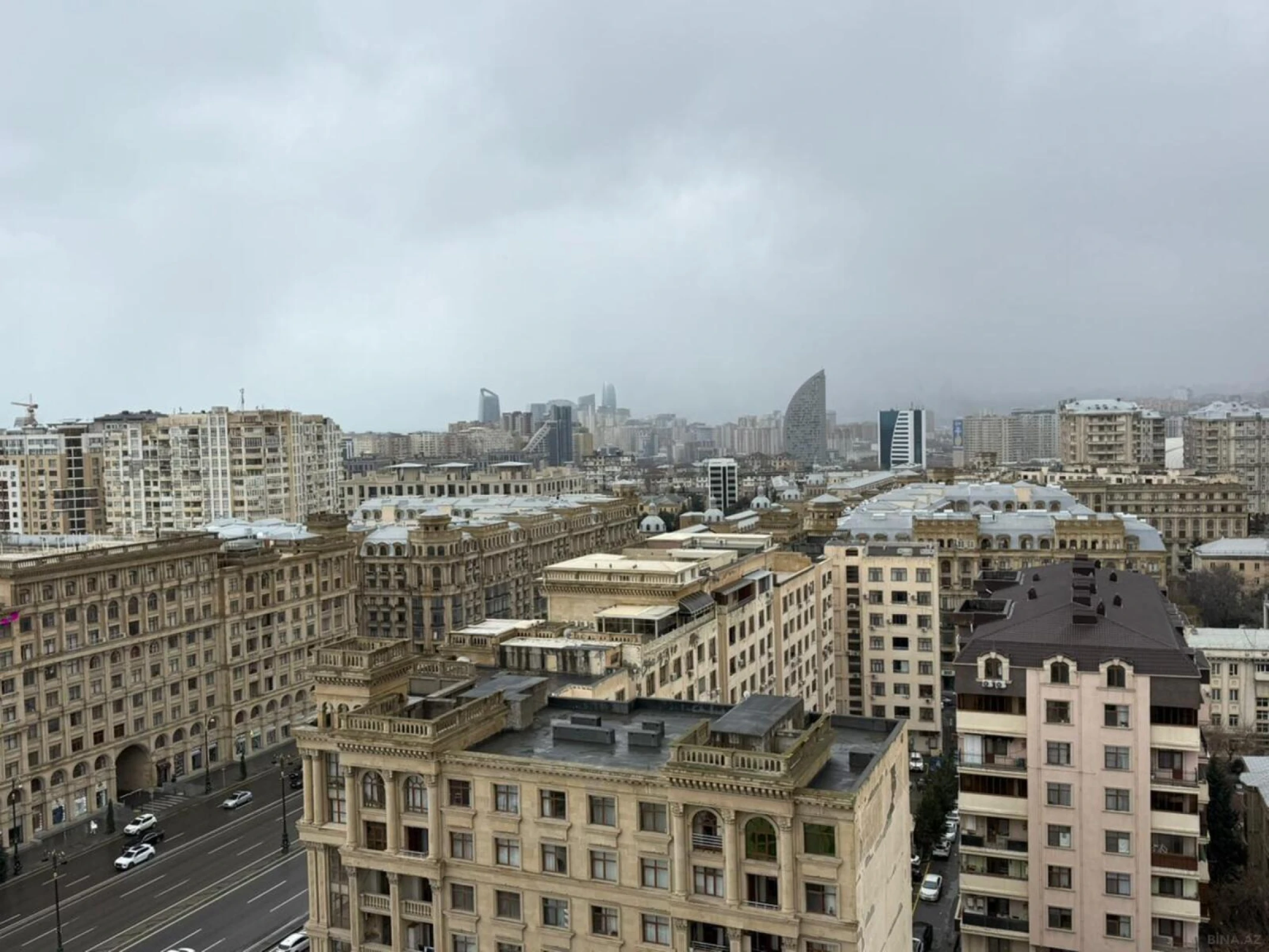 Satılır 4 otaqlı mənzil 118 m²