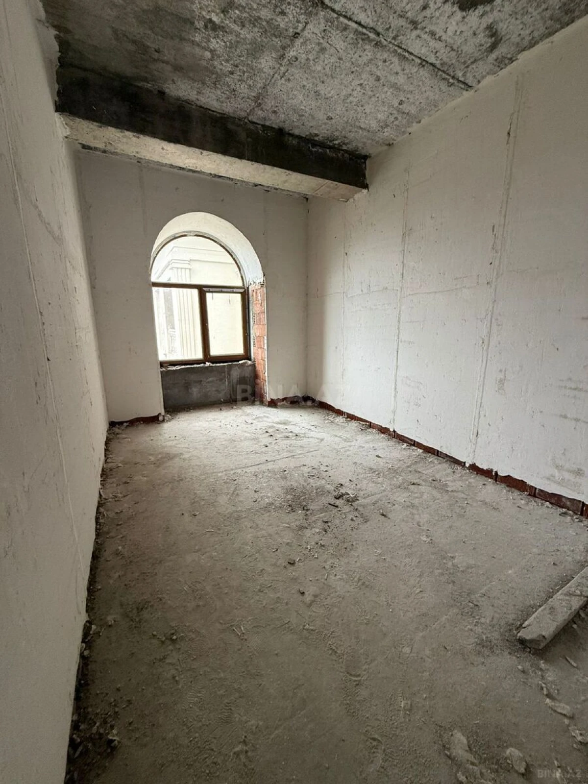 Satılır 4 otaqlı mənzil 118 m²