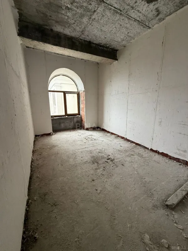 Satılır 4 otaqlı mənzil 118 m²
