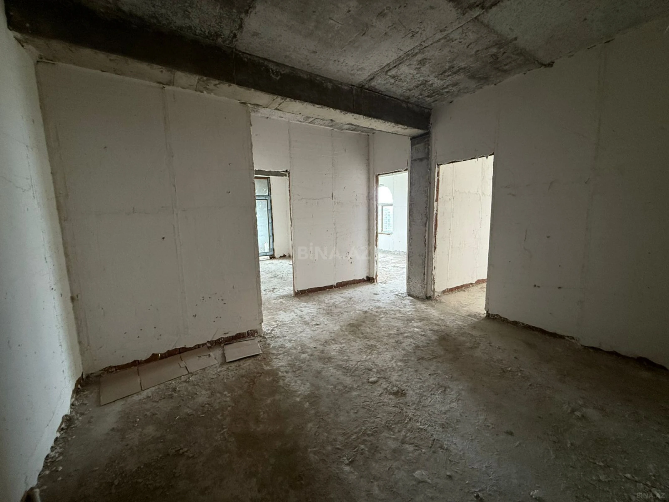 Satılır 4 otaqlı mənzil 118 m²